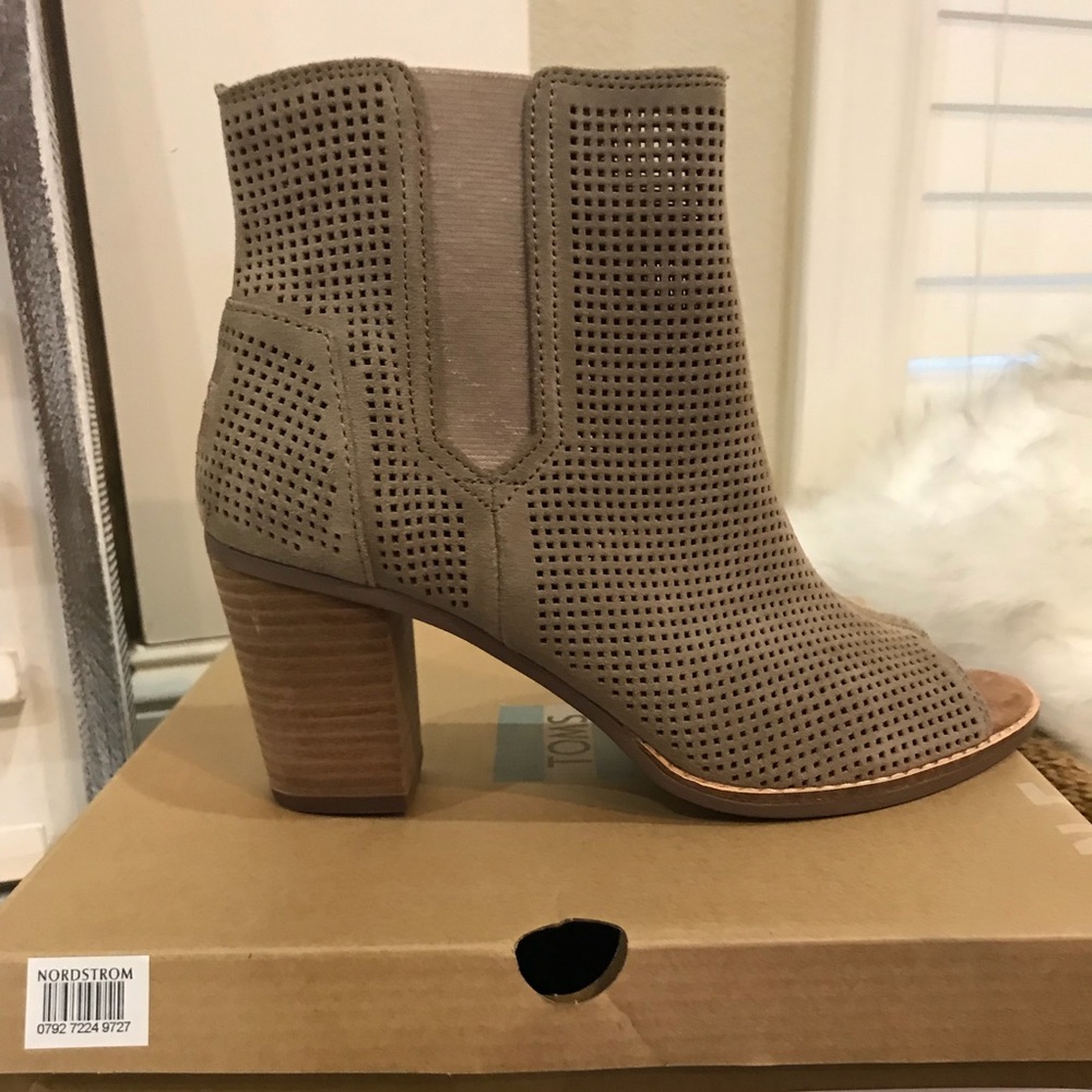 Toms peep toes